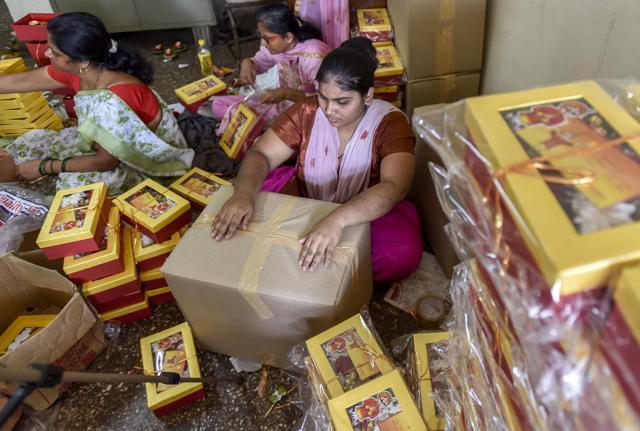 Femida Shaikh, 20, learns how to pack a consignment of lamps at the workshop. (Kunal Patil/HT)