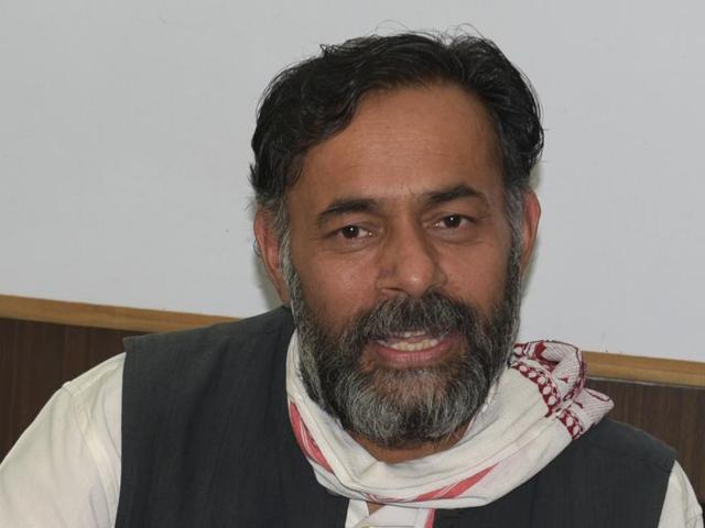 Swaraj India president Yogendra Yadav and Rajiv Godara, chairperson of the party’s Punjab poll preparatory panel, during a press conference in Chandigarh on Wednesday.(Sanjeev Sharma/HT Photo) Swaraj India president Yogendra Yadav and Rajiv Godara, chairperson of the party’s Punjab poll preparatory panel, during a press conference in Chandigarh on Wednesday.(Sanjeev Sharma/HT Photo)