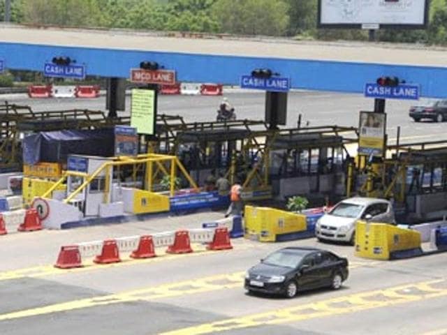 The DND Flyway connects Delhi on the west bank of the Yamuna with Noida and east Delhi.)(Burhaan Kinu/HT File Photo) The DND Flyway connects Delhi on the west bank of the Yamuna with Noida and east Delhi.)(Burhaan Kinu/HT File Photo)
