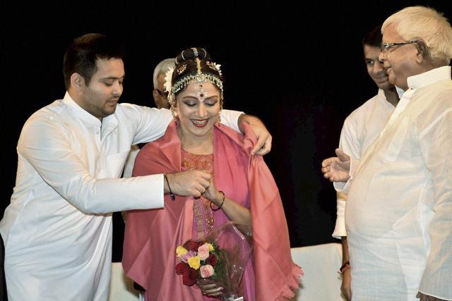 Bihar deputy CM Tejashwi Yadav offers a shawl to Hema Malini. (PTI) Bihar deputy CM Tejashwi Yadav offers a shawl to Hema Malini. (PTI)