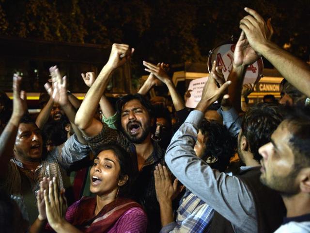JNU students protest on the issue of missing JNU Student Najeeb, causing a roadblock near Vasant Vihar Police Station in New Delhi on Wednesday (Arun Sharma/HT Photo) JNU students protest on the issue of missing JNU Student Najeeb, causing a roadblock near Vasant Vihar Police Station in New Delhi on Wednesday (Arun Sharma/HT Photo)