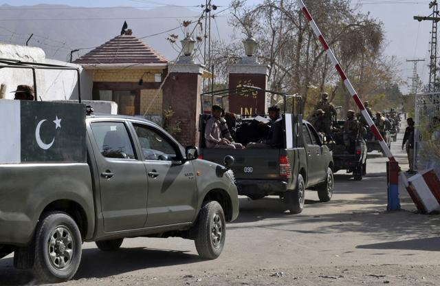 Pakistan army troops enter in the Police Training College in Quetta, Pakistan. (AP Photo) Pakistan army troops enter in the Police Training College in Quetta, Pakistan. (AP Photo)