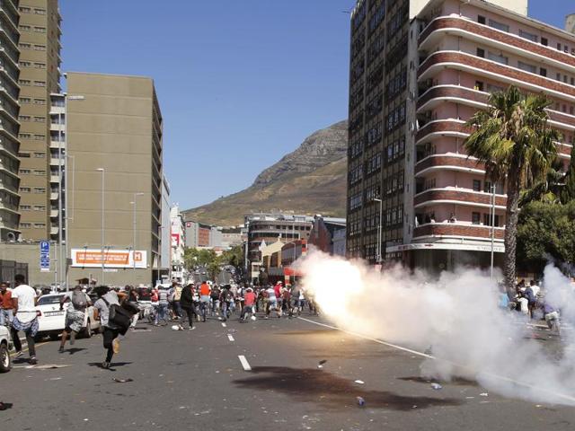 South African Policemen fire rubber bullets at student protestors in Cape Town, South Africa, Wednesday, Oct. 26, 2016. (AP) South African Policemen fire rubber bullets at student protestors in Cape Town, South Africa, Wednesday, Oct. 26, 2016. (AP)