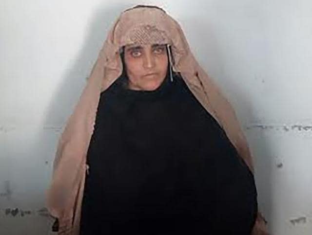 In this handout photograph released by Pakistan's Federal Investigation Agency (FIA), Afghan Sharbat Gula, the 'Afghan Girl' who appeared on the cover of a 1985 edition of National Geographic magazine, waits ahead of a court hearing in Peshawar.(AFP)