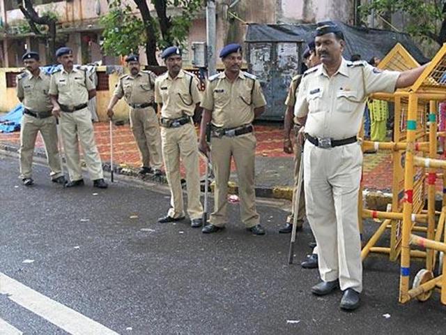 They soon called the police who reached the spot and after going through the CCTV camera footage they came to know that a couple had looted their stores. (HT file photo) They soon called the police who reached the spot and after going through the CCTV camera footage they came to know that a couple had looted their stores. (HT file photo)