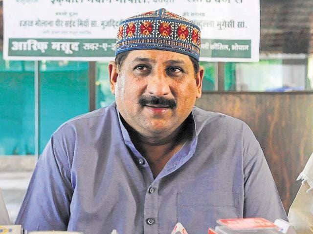 All India Milli council president Arif Masood addressing a press conference in Bhopal on Wednesday.(Mujeeb Faruqui/HT photo)