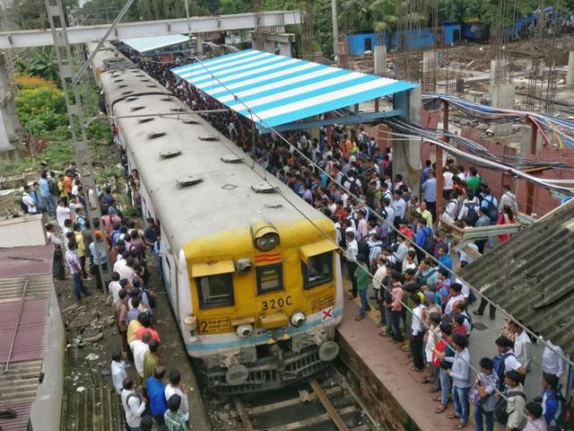The RPF personnel used to nab commuters trespassing the railway tracks and penalise them by issuing a fake bail bond. Twelve RPF personnel officials were arrested (Pic for representation/HT photo) The RPF personnel used to nab commuters trespassing the railway tracks and penalise them by issuing a fake bail bond. Twelve RPF personnel officials were arrested (Pic for representation/HT photo)