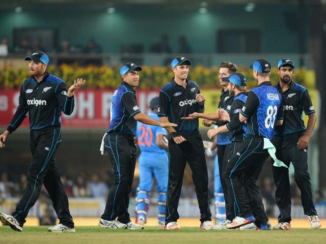New Zealand's Ross Taylor (2L) celebrates with teammates after bowler Mitchell Santner dismissed India's batsman Hardik Pandya. (AFP)
