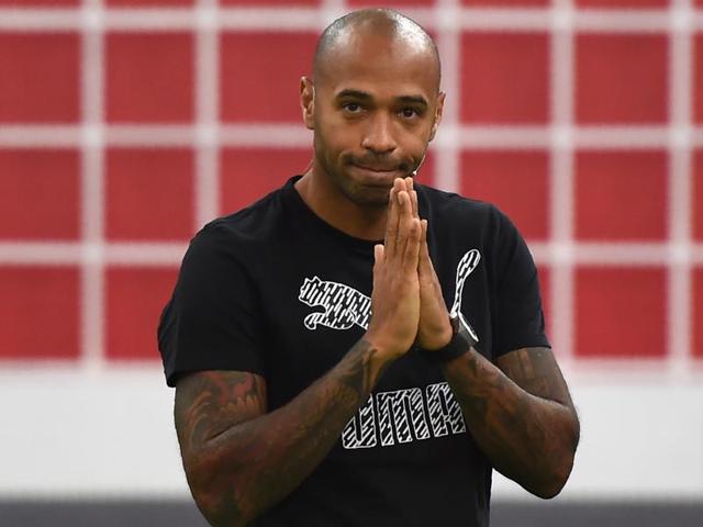 Thierry Henry (C) interacts with young players from the Arsenal Soccer School during a promotional event in Mumbai on October 26, 2016.(AFP) Thierry Henry (C) interacts with young players from the Arsenal Soccer School during a promotional event in Mumbai on October 26, 2016.(AFP)
