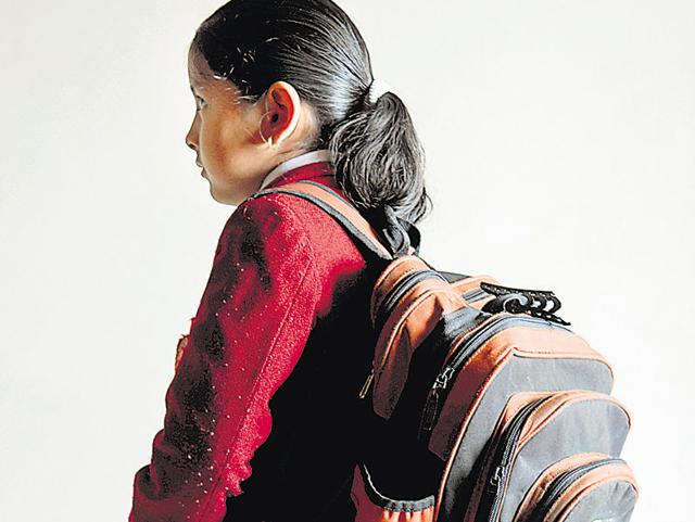 Delhi Govt issues guidelines to schools for reducing weight of bags. (Natasha Hemrajani/HT file) Delhi Govt issues guidelines to schools for reducing weight of bags. (Natasha Hemrajani/HT file)