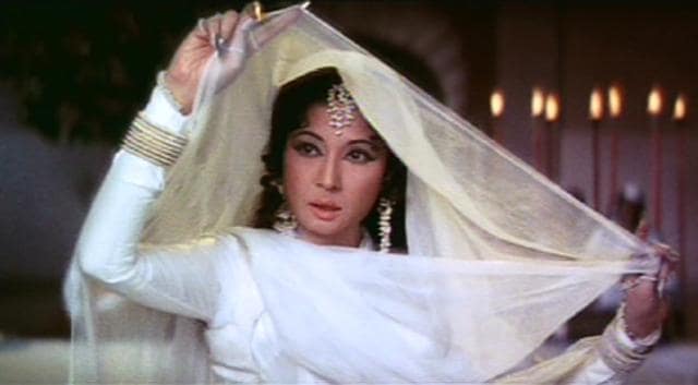 Meena Kumari began drinking a peg of brandy at first on the advice of her doctor and as a remedy for her insomnia and exhaustion Meena Kumari began drinking a peg of brandy at first on the advice of her doctor and as a remedy for her insomnia and exhaustion