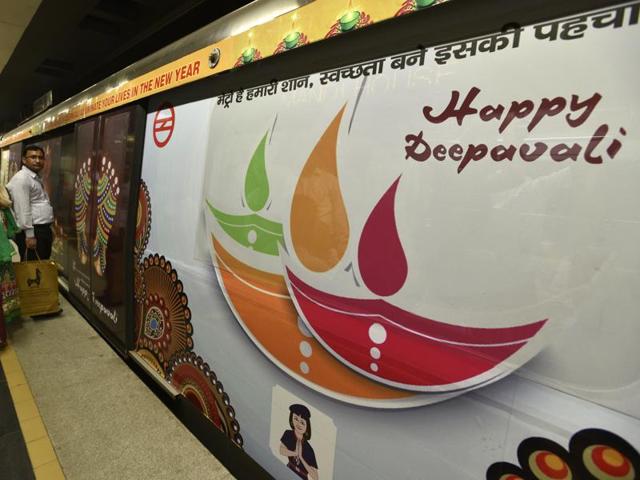 A metro train was specially decorated for Diwali, on the violet line of the Delhi Metro in New Delhi. (Sanjeev Verma/HT Photo)