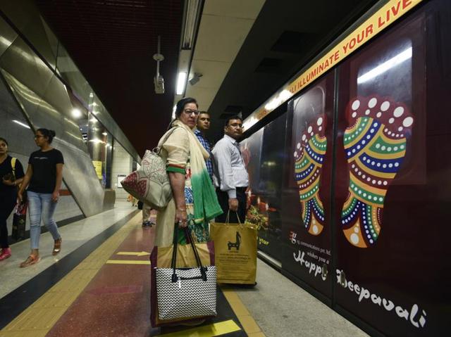 The metro was decorated with traditional images of ‘diyas’ and lights ahead of Diwali. (Sanjeev Verma/HT Photo)