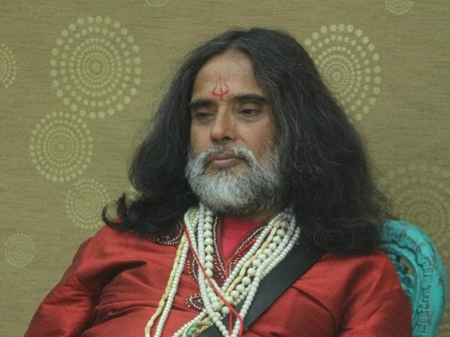 When the commoners are discussing who should be sent to the hail, Manu says, “Jab bhi jail jana hoga, Om Swamiji his jayenge.” When the commoners are discussing who should be sent to the hail, Manu says, “Jab bhi jail jana hoga, Om Swamiji his jayenge.”