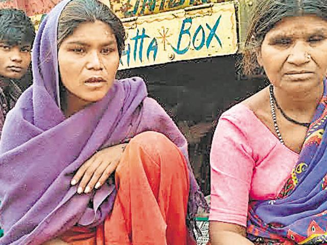 Anita (centre), mother of the child, at her house in the Kabari market.(HT Photo)