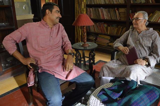 Kaushik Sen and Soumitra Chatterjee in Anirban Paria’s Baaje Chobi. (Boom Media)