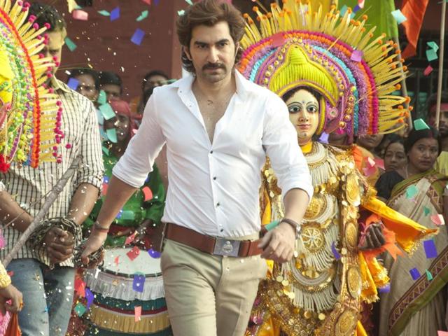 Jeet was seen playing a police officer in Rajib’s Power.(Shree Venkatesh Films)