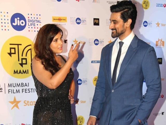 Richa Chadda and Kunal Kapoor posed for the shutterbugs ate the event. (IANS Photo)