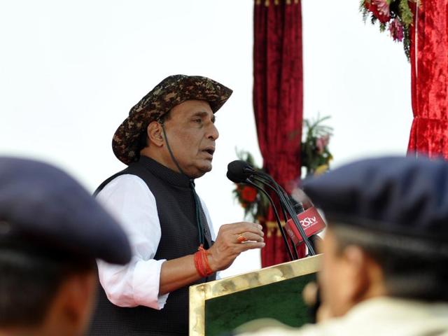 Home minister Rajnath singh addressing ITBP soldiers in Greater Noida. (Sunil Ghosh/HT Photo) Home minister Rajnath singh addressing ITBP soldiers in Greater Noida. (Sunil Ghosh/HT Photo)