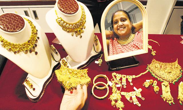 The bullion trade sector has been going through a rough phase since the 45-day countrywide strike in March-April to protest against the levy of excise duty. (HT Photo)
