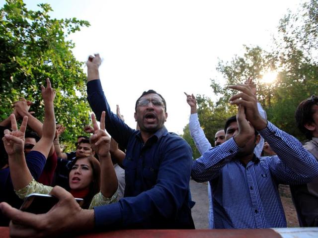 Police block the road leading to the home of Pakistani opposition leader Imran Khan in Islamabad on Friday. (Reuters) Police block the road leading to the home of Pakistani opposition leader Imran Khan in Islamabad on Friday. (Reuters)