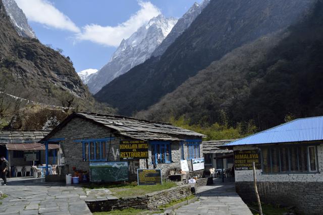 Himalaya Hotel, a resting place consisting of two inns, just before Deurali (Ram Yeggina) Himalaya Hotel, a resting place consisting of two inns, just before Deurali (Ram Yeggina)