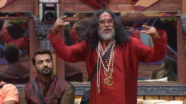 Swamiji performs for Salman Khan.