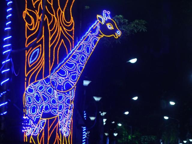 Decorative lighting adorn the streets of Kolkata. (Samir Jana/HT PHOTO)