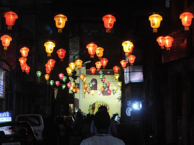 Decorative lighting adorn the streets of Kolkata. (Samir Jana/HT PHOTO)