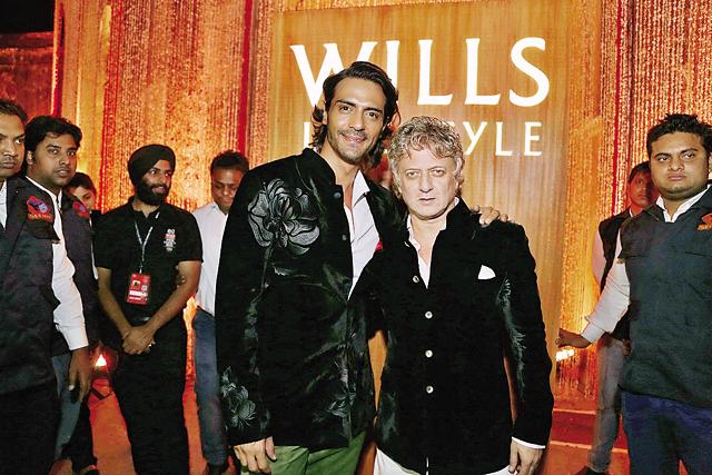 Arjun Rampal with fashion designer Rohit Bal at Wills Lifestyle India Fashion Week Summer-Spring, 2015 in New Delhi. (Raajessh Kashyap/ HT City)