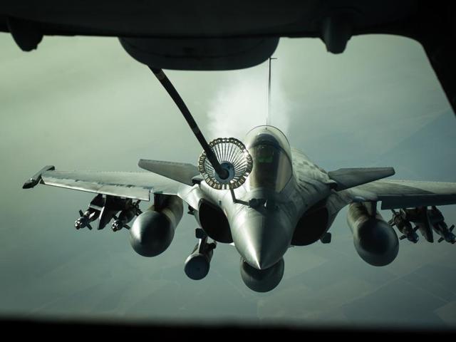 A French Dassault Rafale jet receives fuel from a US Air Force KC-10 tanker aircraft near Iraq in this October 26 photo. India has signed a deal to buy 36 Rafale fighter jets from France on Friday for close to 7.8 billion euros. (REUTERS) A French Dassault Rafale jet receives fuel from a US Air Force KC-10 tanker aircraft near Iraq in this October 26 photo. India has signed a deal to buy 36 Rafale fighter jets from France on Friday for close to 7.8 billion euros. (REUTERS)
