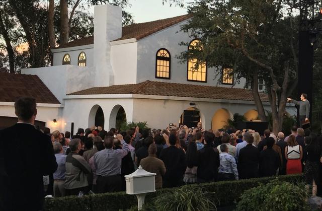 Tesla's electric car, Powerwall and solar roof are shown in Los Angeles, California, on Friday.(Reuters) Tesla's electric car, Powerwall and solar roof are shown in Los Angeles, California, on Friday.(Reuters)