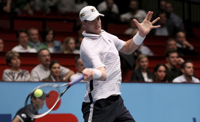 Isner returns serve against Murray. (AP) Isner returns serve against Murray. (AP)