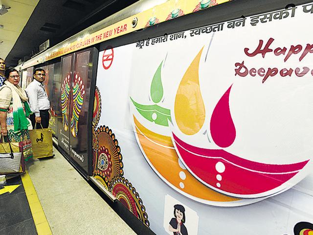 The last Metro train service on October 30 (Sunday) will start at 10 pm from terminal stations of all Metro lines, (Sanjeev Verma/Hindustan Times) The last Metro train service on October 30 (Sunday) will start at 10 pm from terminal stations of all Metro lines, (Sanjeev Verma/Hindustan Times)
