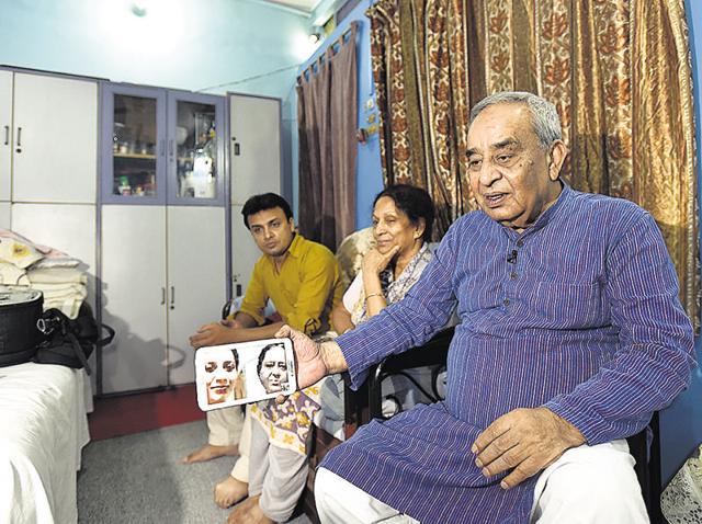 Naseem Iqtedar Ali , a prominent social activist in Lucknow belongs to the telephone generation. She has family in Islamabad. She prefers talking to them on the telephone. She has tried Skype but doesn’t enjoy Skype conversations.(Paramita Ghosh / HT Photo)