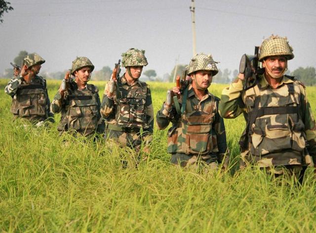 Border Security Force men carry out a vigil near the International Border in RS Pura Sector in Jammu.(PTI) Border Security Force men carry out a vigil near the International Border in RS Pura Sector in Jammu.(PTI)