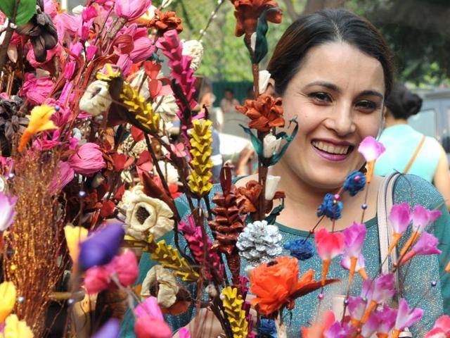 Diwali eve shopping in Chandigarh on Saturday. (Anil Dayal/HT Photo)