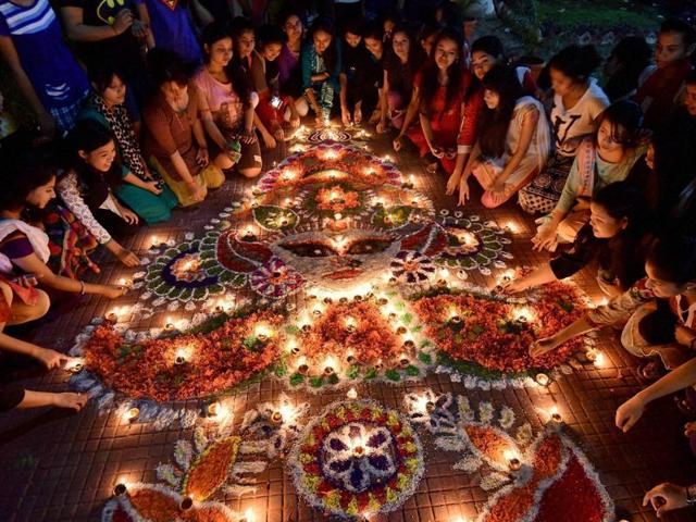 Almost all big Bollywood stars took to social networking sites to wish their fans a happy and prosperous Diwali. (PTI) Almost all big Bollywood stars took to social networking sites to wish their fans a happy and prosperous Diwali. (PTI)
