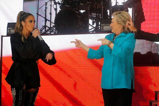Clinton joins performer Jennifer Lopez at a campaign concert in Miami. (Reuters Photo) Clinton joins performer Jennifer Lopez at a campaign concert in Miami. (Reuters Photo)