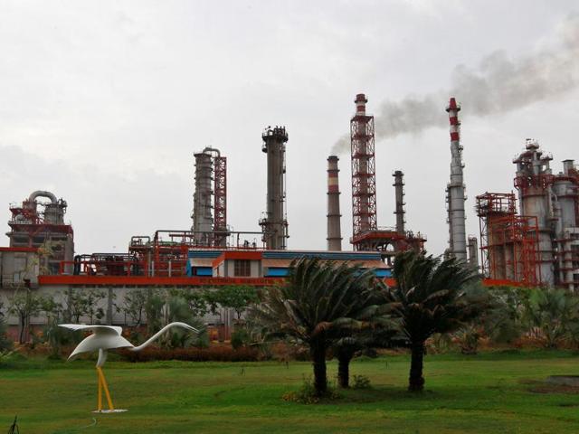 An oil refinery of Essar Oil is pictured in Vadinar in Gujarat. The western state has slipped in ease of doing business ranking.(REUTERS) An oil refinery of Essar Oil is pictured in Vadinar in Gujarat. The western state has slipped in ease of doing business ranking.(REUTERS)