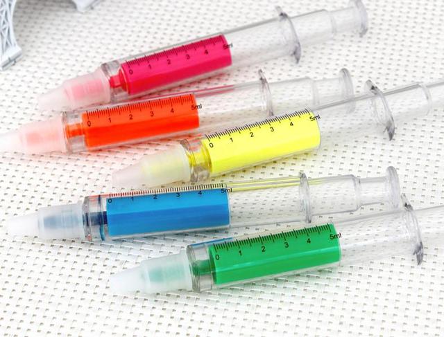 While the observations listed inexperienced doctors, below 25 years of age, in the high risk category, resident doctors in Maharashtra agreed that there was minimal awareness about needle injuries(HT File Photo)