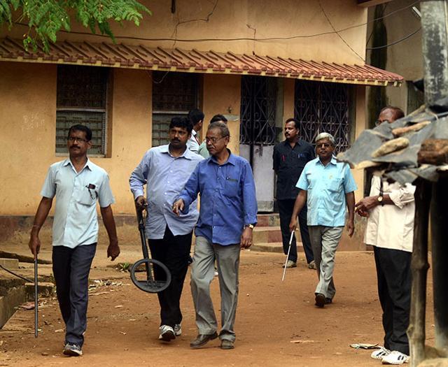 A team of NIA investigators at Khagragarh in Burdwan town where the explosion took place. (HT Photo)