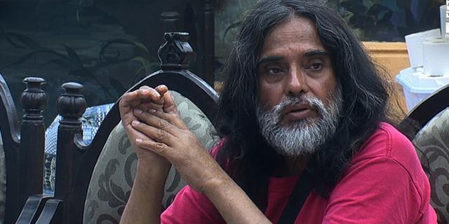 Swamiji has really had enough of Manu and Manveer. (Colors) Swamiji has really had enough of Manu and Manveer. (Colors)
