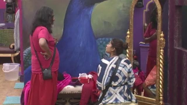 Swamiji confronts Lopa. (Colors)
