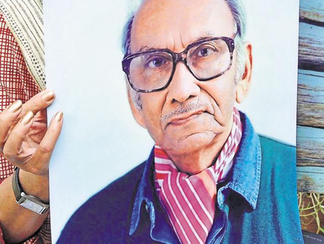 MN Sharma’s daughter Priya Ojha with his photograph in Chandigarh on Monday.(Keshav Singh/HT) MN Sharma’s daughter Priya Ojha with his photograph in Chandigarh on Monday.(Keshav Singh/HT)
