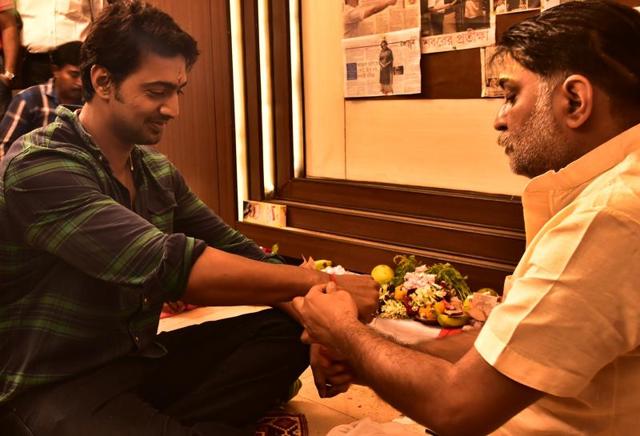 Dev at the mahurat of Amazon Obhijaan, a sequel to Chander Pahar. (Shree Venkatesh Films)