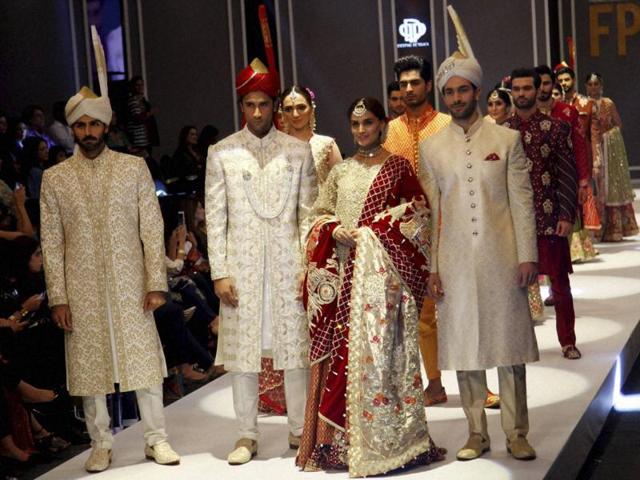 Calling all brides and groom: Here’s the right way to dress like a royal via the fashionspiration at Fashion Pakistan Week Winter Festive 2016. (AP) Calling all brides and groom: Here’s the right way to dress like a royal via the fashionspiration at Fashion Pakistan Week Winter Festive 2016. (AP)