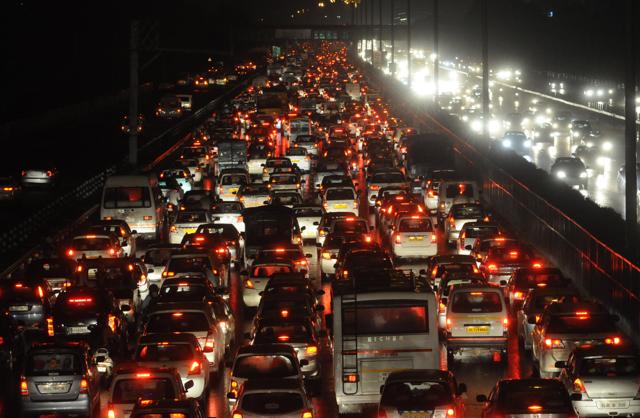 Traffic crawls at Delhi-Gurgaon expressway due to heavy rain fall, in Gurgaon, India, on Monday, 29 August 2016. (parveen kumar / ht photo)