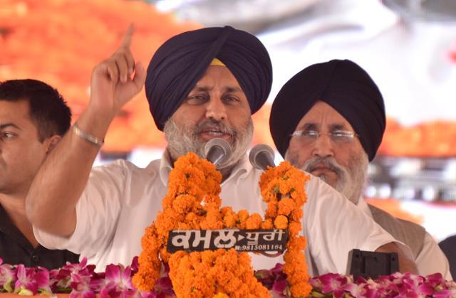 Sukhbir Badal addressing the rally. (Gurpreet Singh/HT Photo) Sukhbir Badal addressing the rally. (Gurpreet Singh/HT Photo)