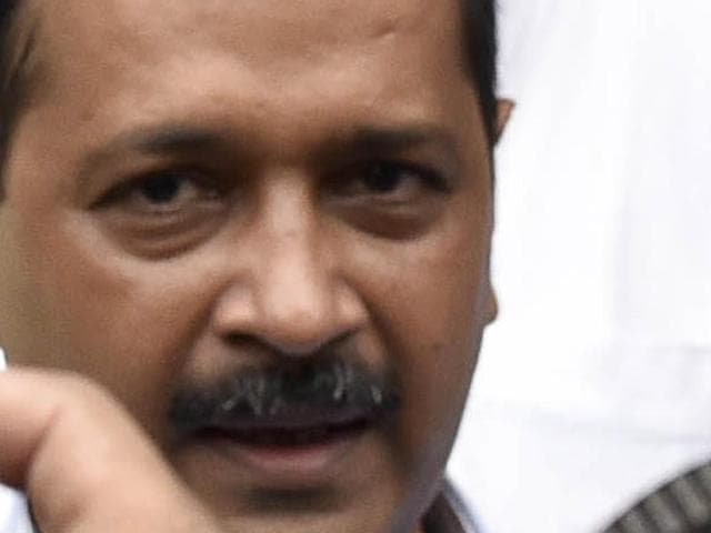 Delhi CM Arvind Kejriwal after his case hearing at the district courts in Amritsar on Tuesday. Behind him are party leaders Sanjay Singh and Himmat Singh Shergill. (Gurpreet Singh/HT Photo)